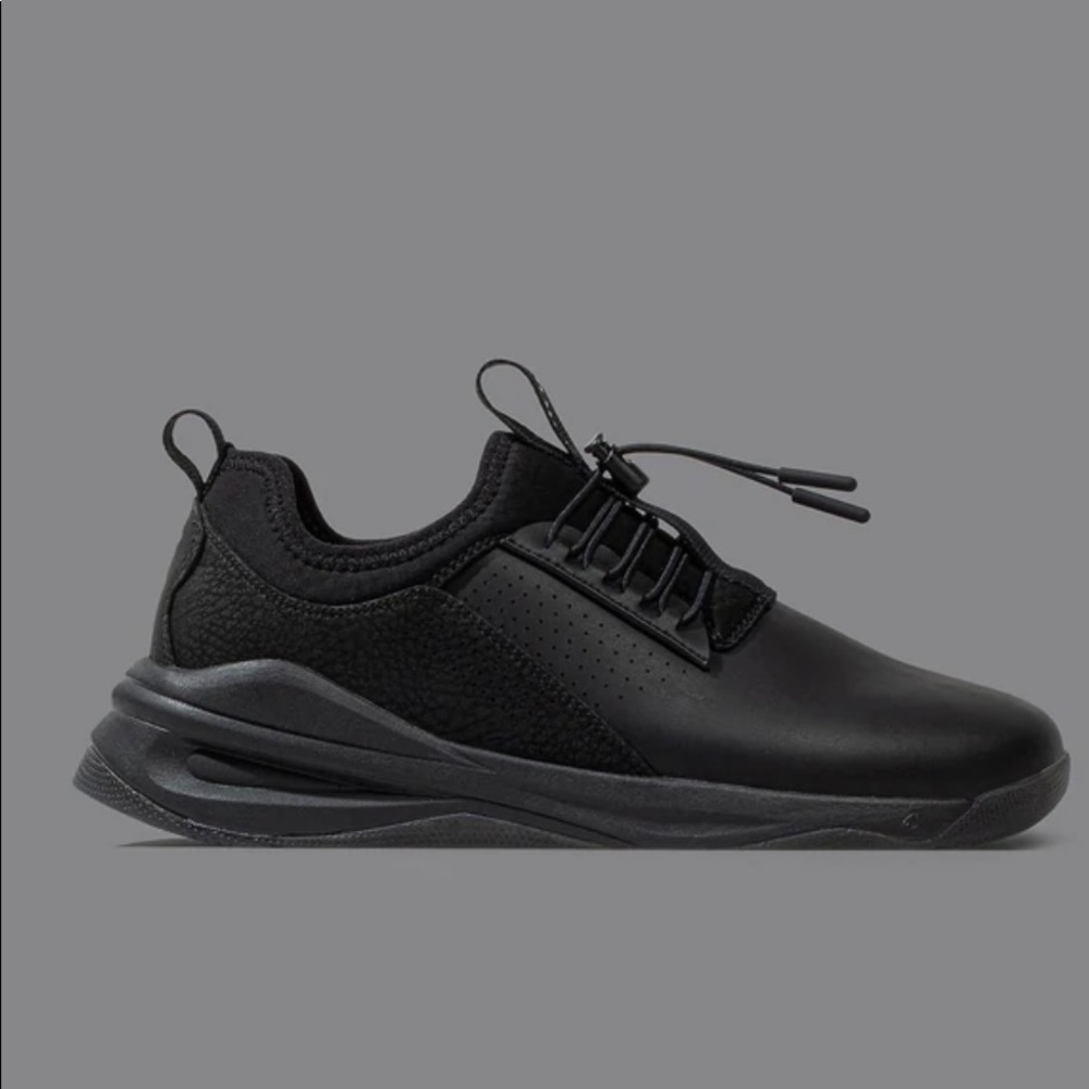 WOMEN'S ALL BLACK OPTION CLOVE SHOE